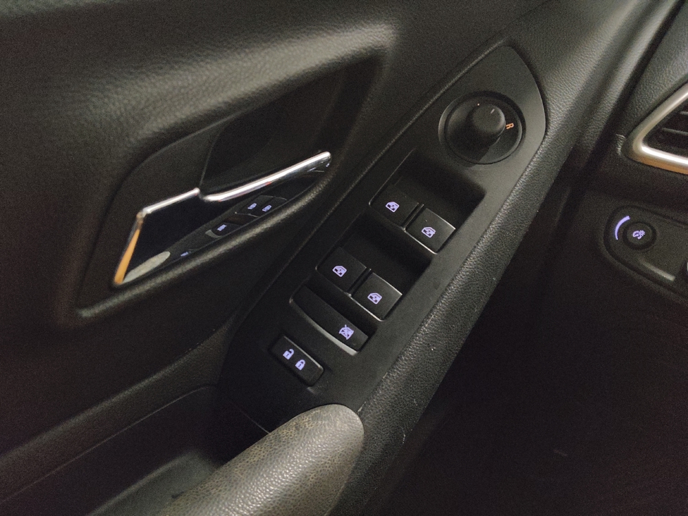 2020 Chevrolet Trax LS - Photo 21