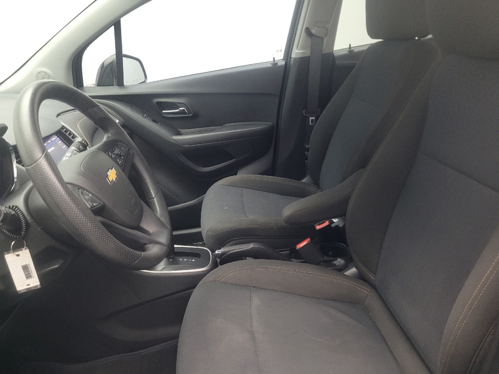 2020 Chevrolet Trax LS - Photo 13