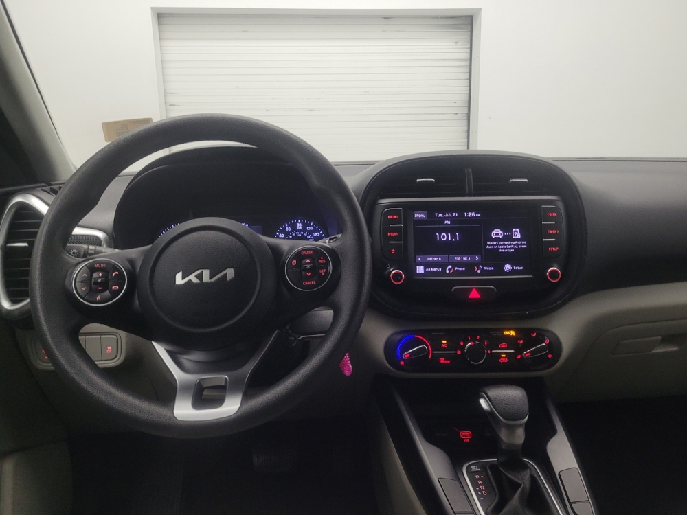 2022 Kia Soul LX - Photo 17