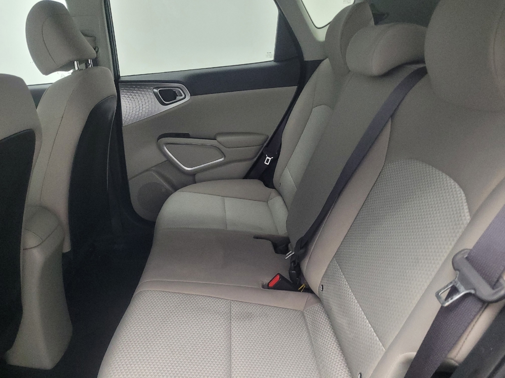 2022 Kia Soul LX - Photo 14