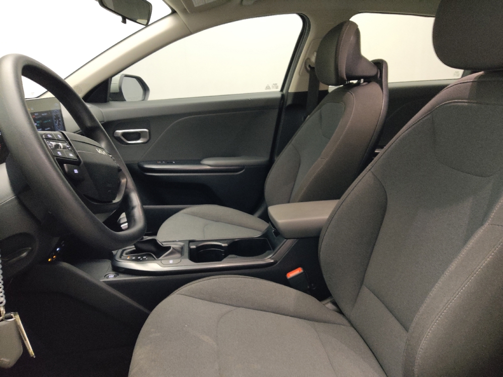 2025 Kia K4 LXS - Photo 13