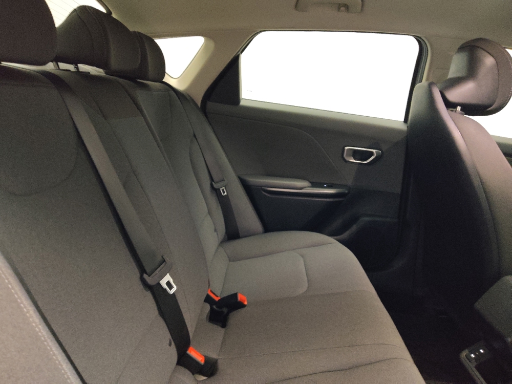 2025 Kia K4 LXS - Photo 15