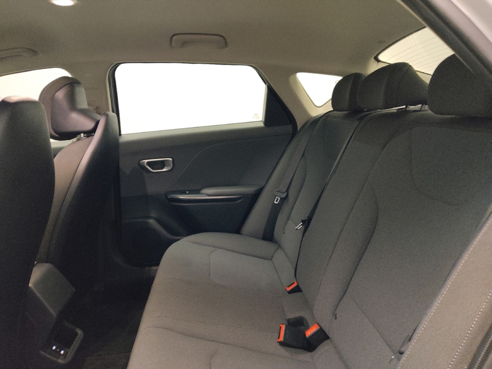 2025 Kia K4 LXS - Photo 14