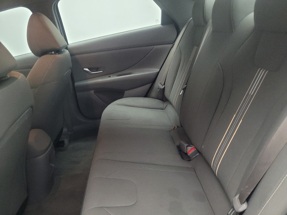 2025 Hyundai Elantra Blue - Photo 14