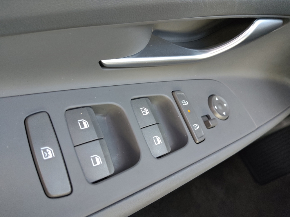 2025 Hyundai Elantra Blue - Photo 21