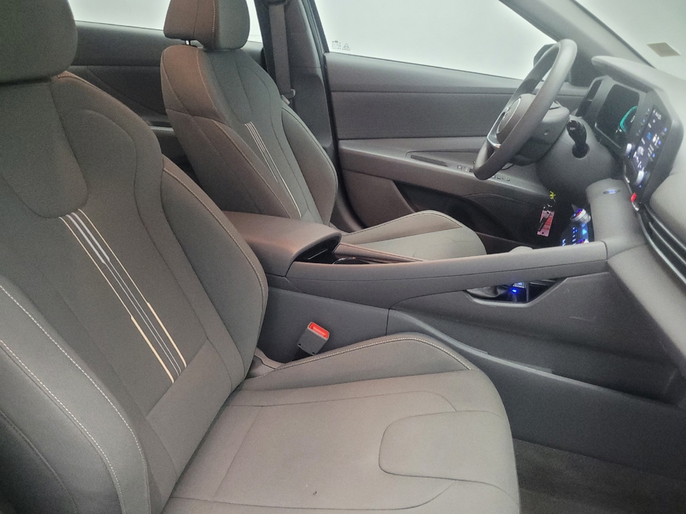 2025 Hyundai Elantra Blue - Photo 16