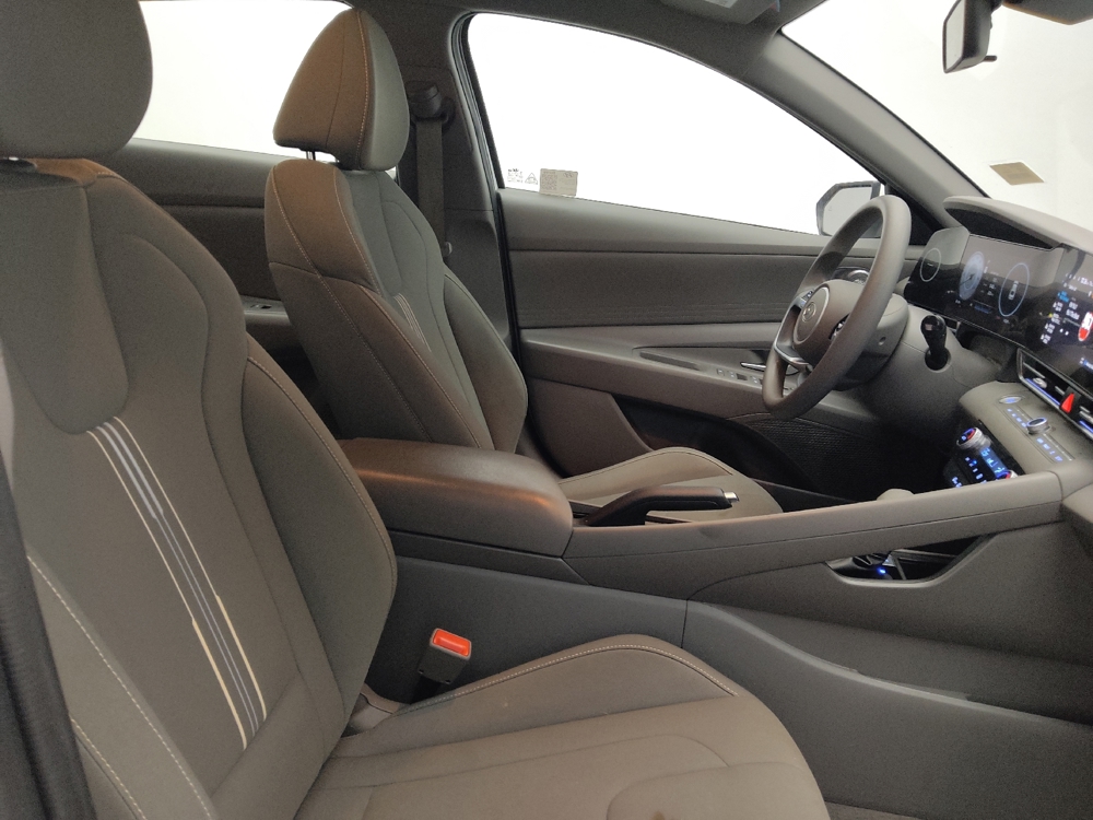 2024 Hyundai Elantra SEL - Photo 16