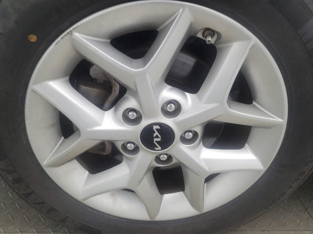 2023 Kia Soul LX - Photo 24