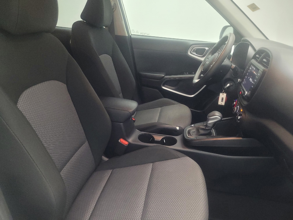 2023 Kia Soul LX - Photo 16