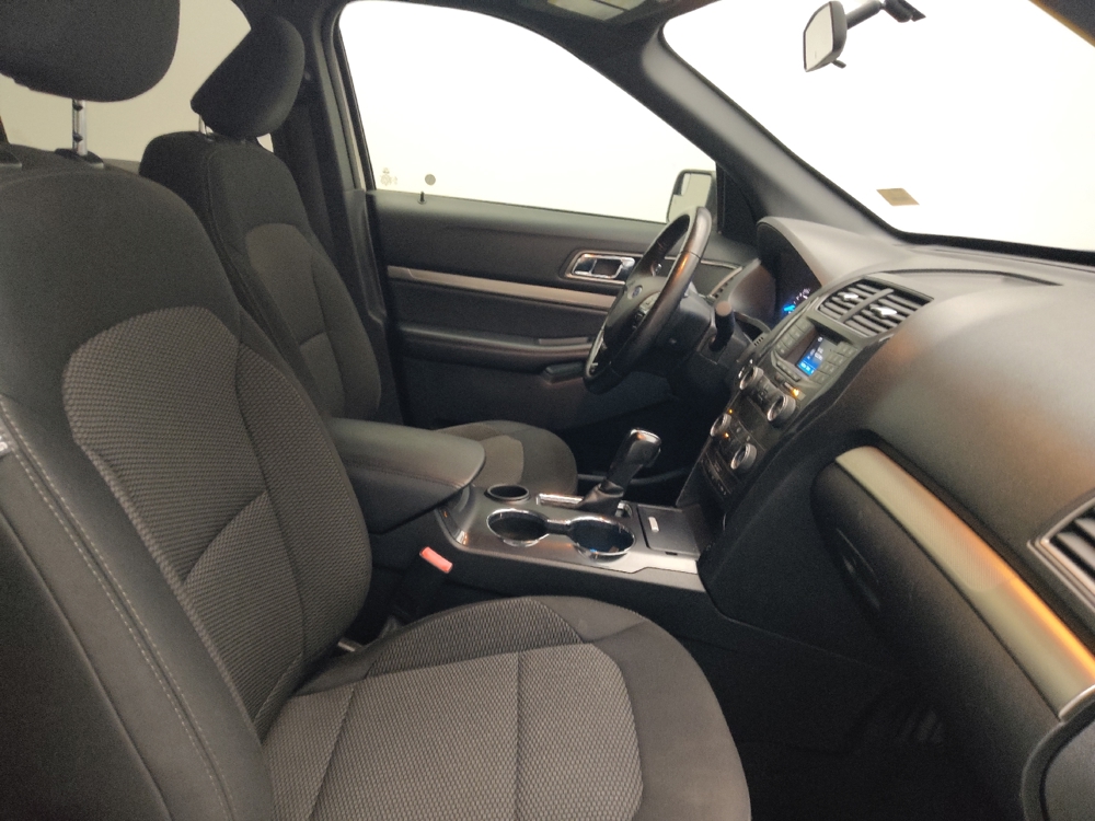 2019 Ford Explorer XLT - Photo 16