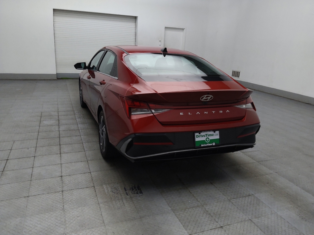 2025 Hyundai Elantra SEL - Photo 4