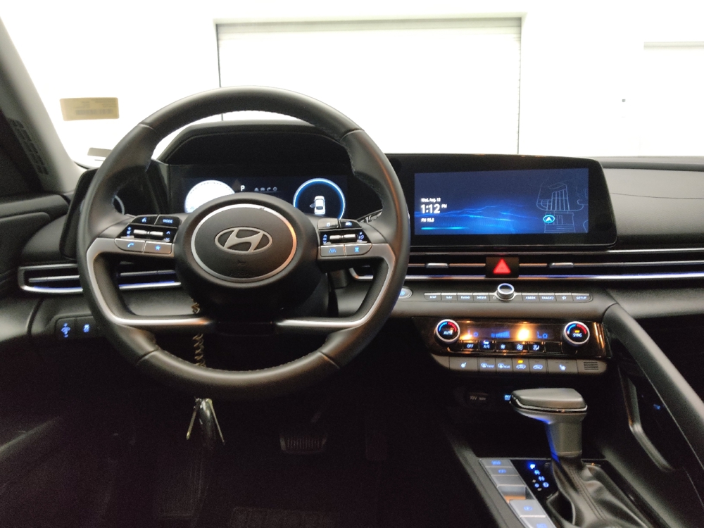 2025 Hyundai Elantra SEL - Photo 17