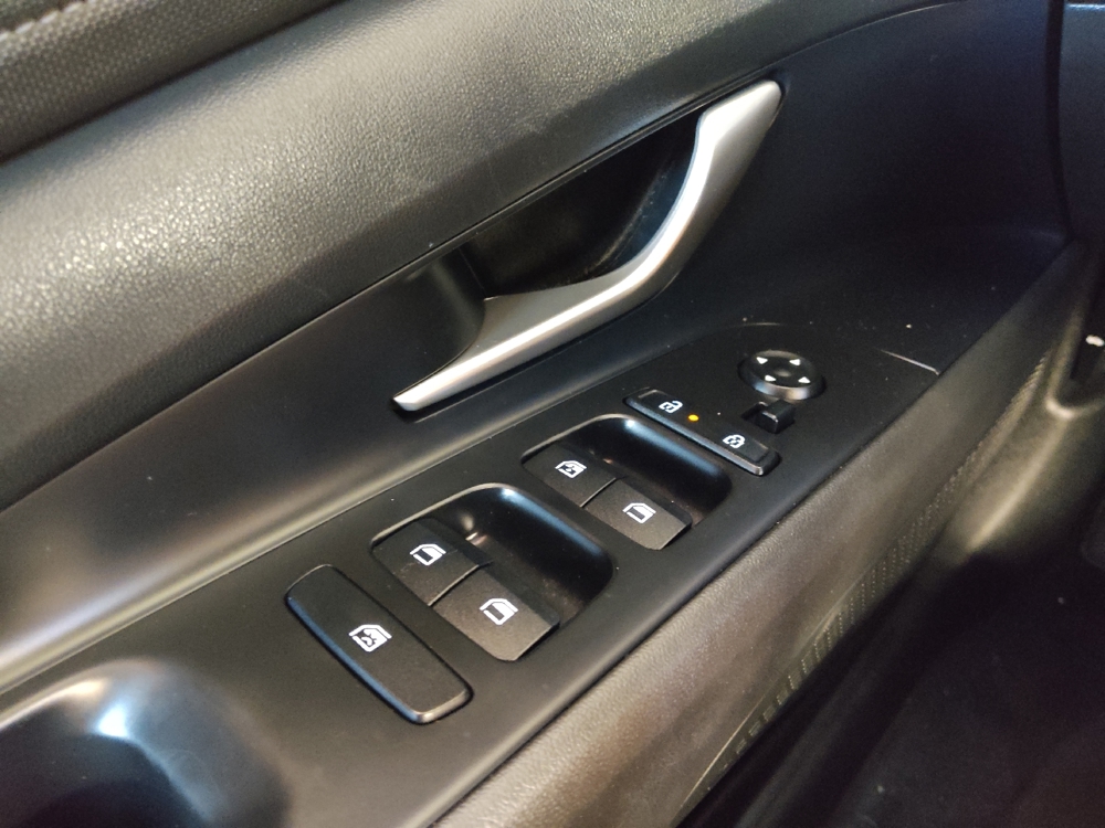 2025 Hyundai Elantra SEL - Photo 21