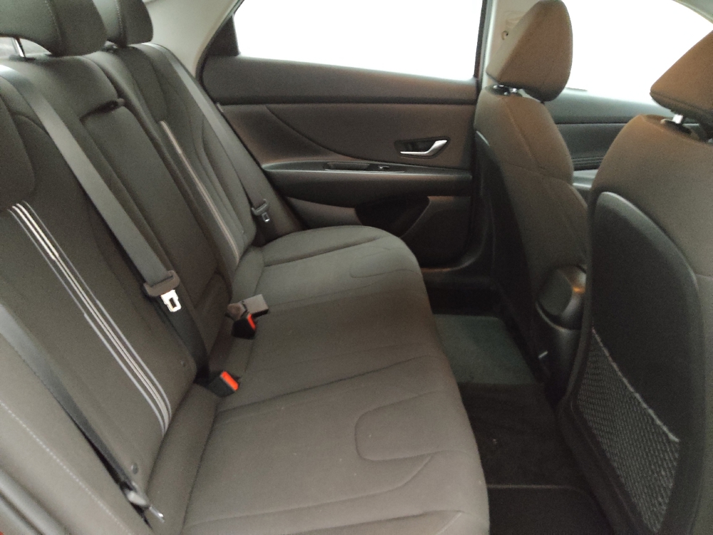 2025 Hyundai Elantra SEL - Photo 15