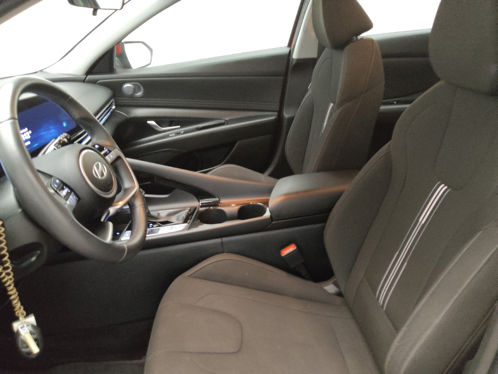 2025 Hyundai Elantra SEL - Photo 13