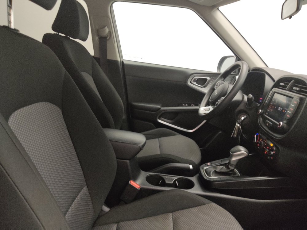 2022 Kia Soul LX - Photo 16