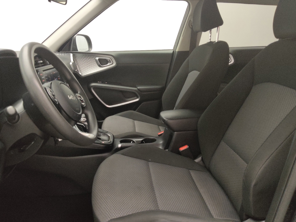 2022 Kia Soul LX - Photo 13