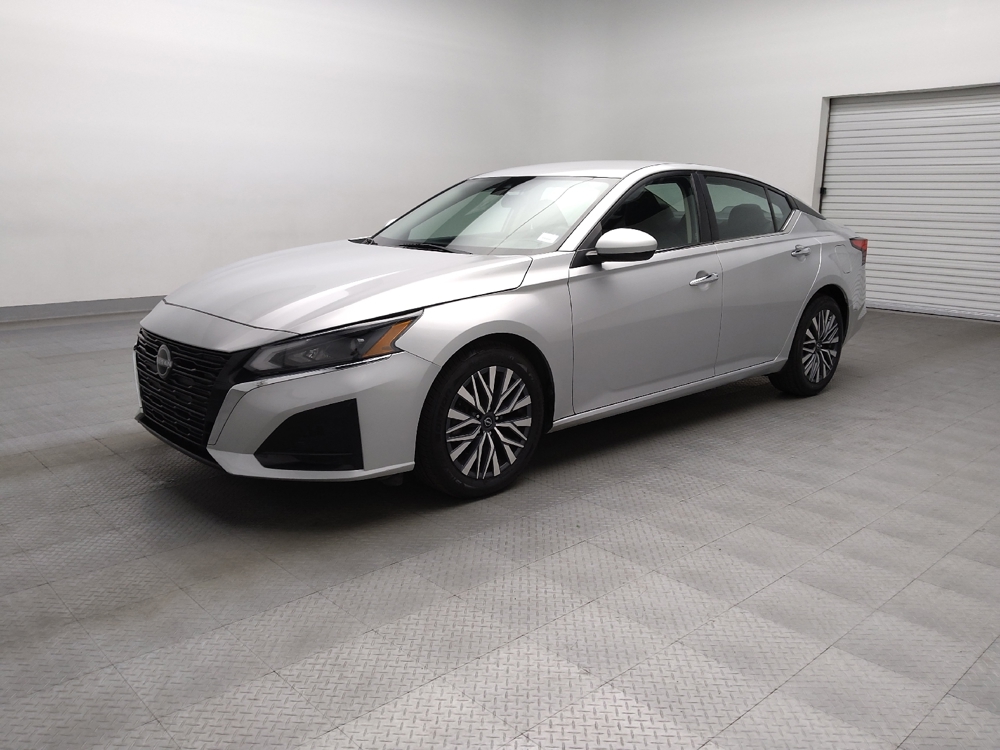 2023 Nissan Altima SV's photo