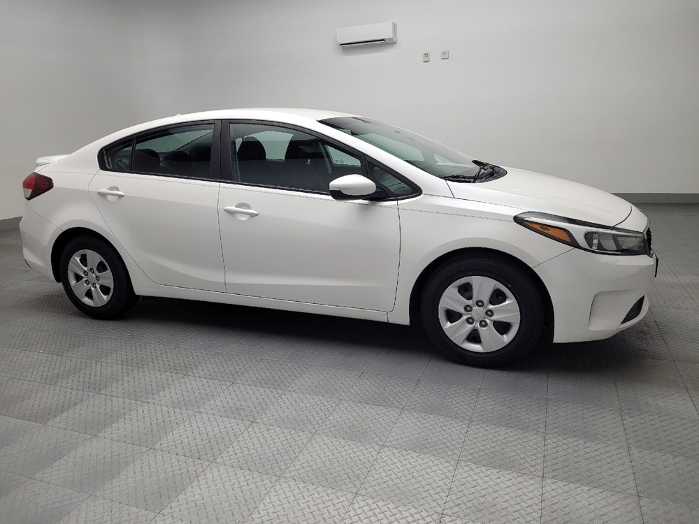 2017 Kia Forte LX photo 9