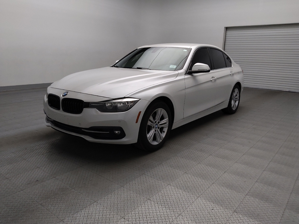 2017 BMW 3 Series 330i's photo