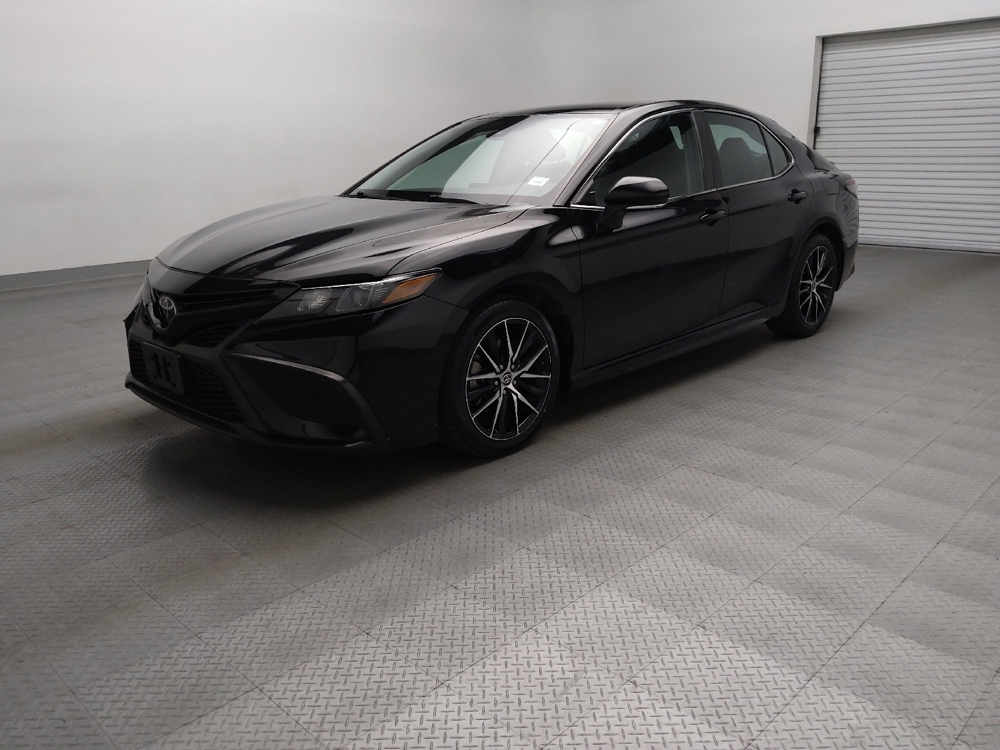 2022 Toyota Camry SE's photo