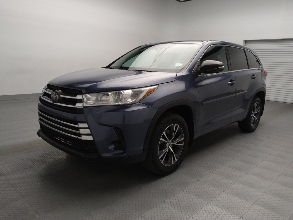 2018 Toyota Highlander LE's photo