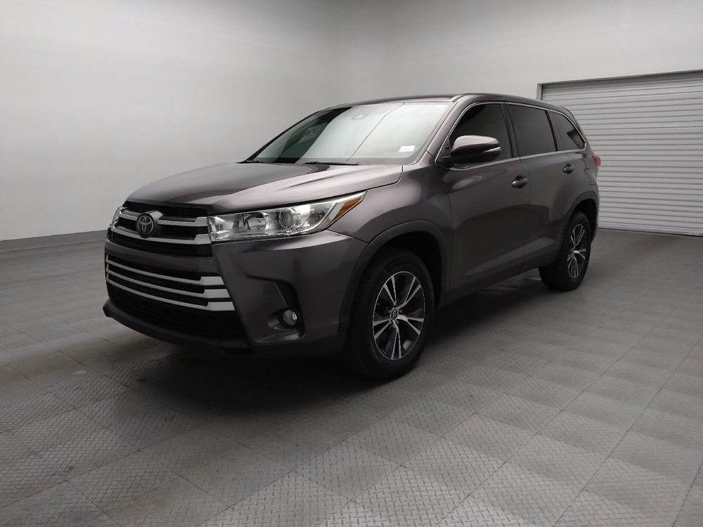 2019 Toyota Highlander LE Plus's photo