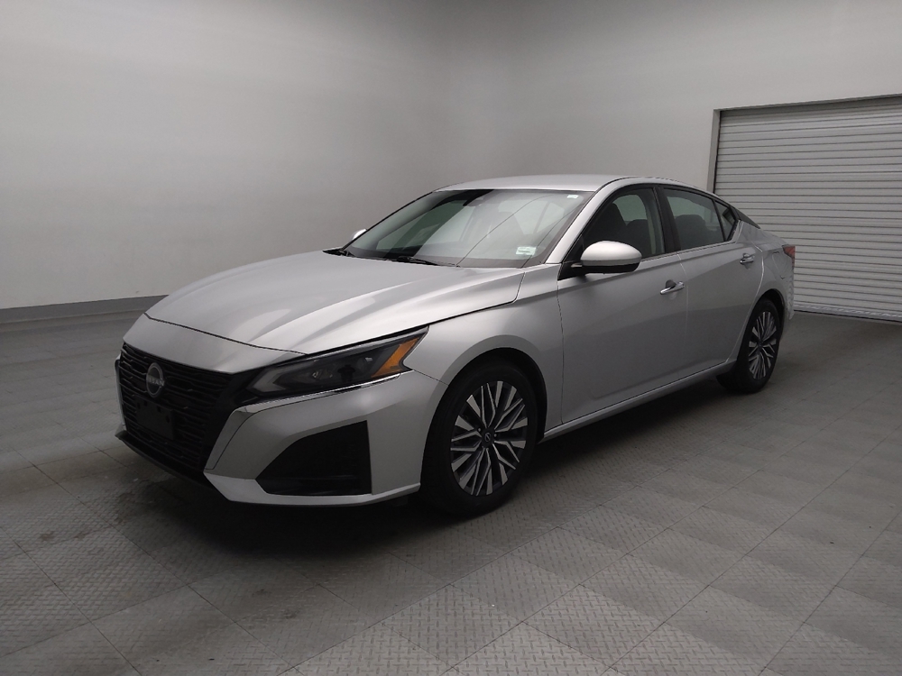 2023 Nissan Altima SV's photo