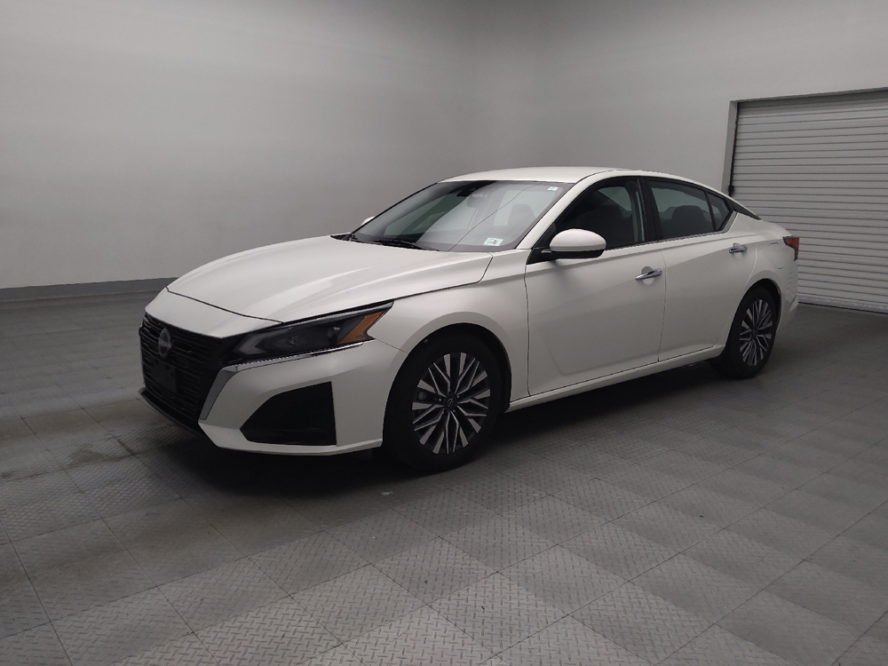 2023 Nissan Altima SV's photo
