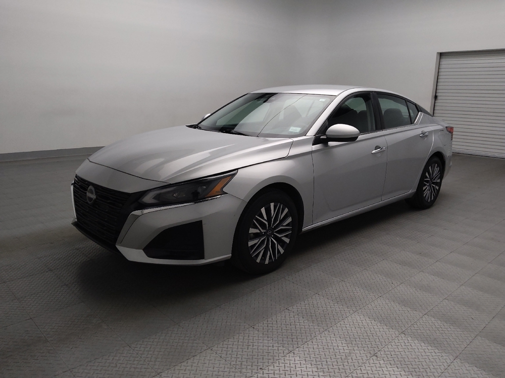 2023 Nissan Altima SV's photo