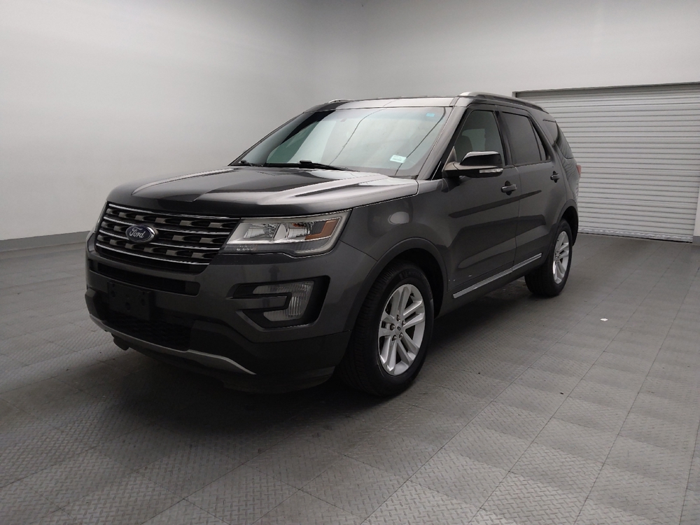 2016 Ford Explorer XLT's photo