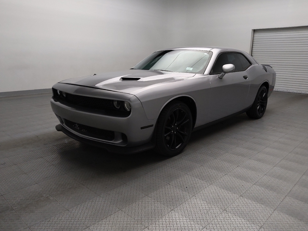 2016 Dodge Challenger SXT's photo