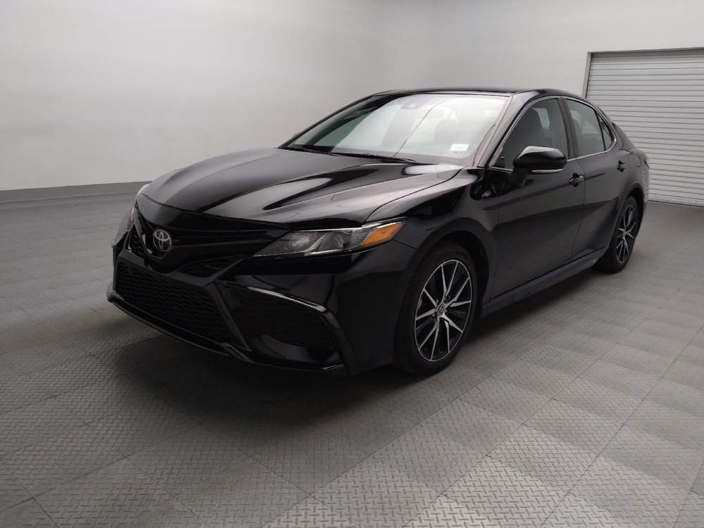 2023 Toyota Camry SE's photo