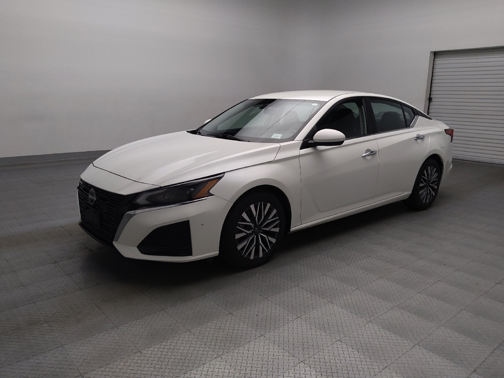 2023 Nissan Altima SV's photo