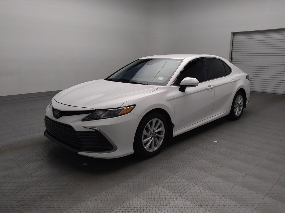 2023 Toyota Camry LE's photo