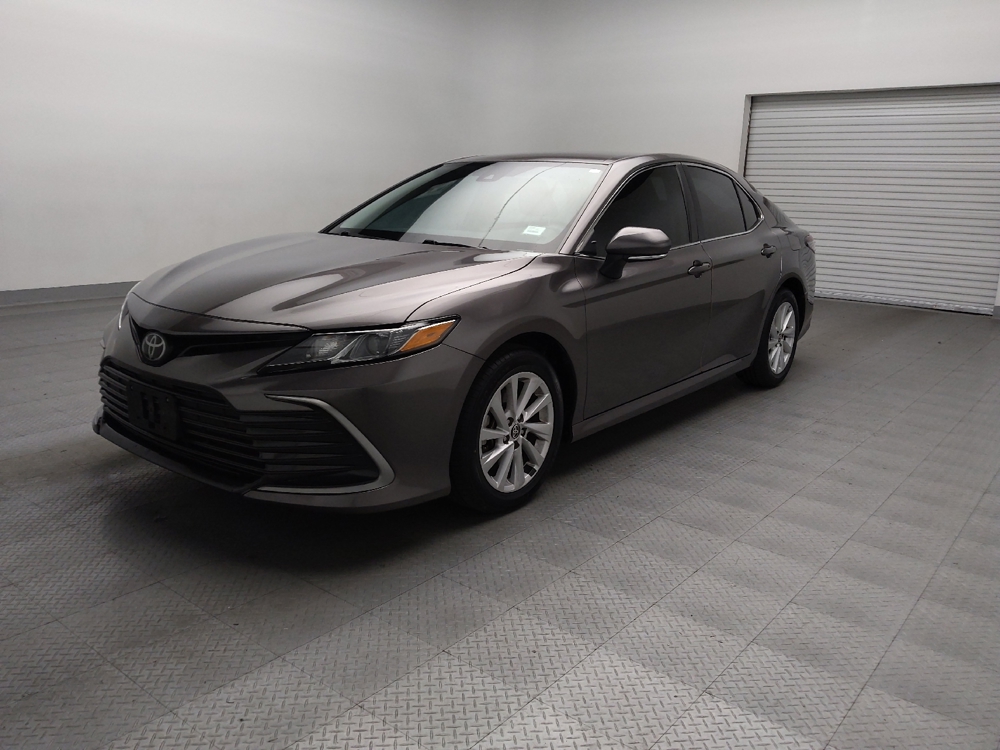 2024 Toyota Camry LE's photo