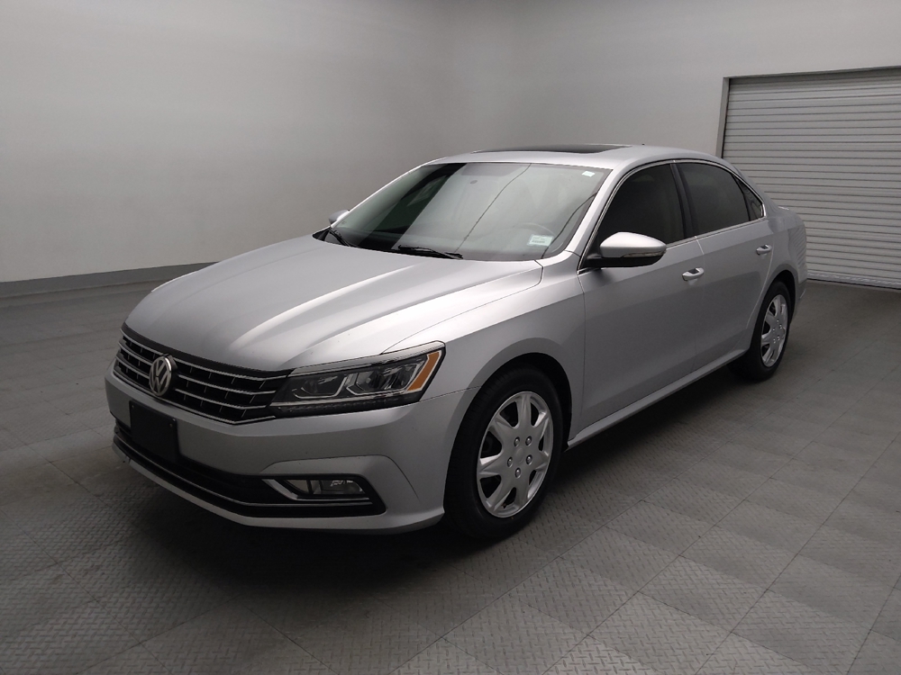 2018 Volkswagen Passat SE's photo