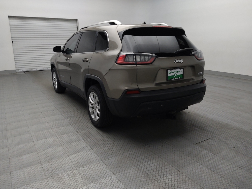 View vehicle photo 5