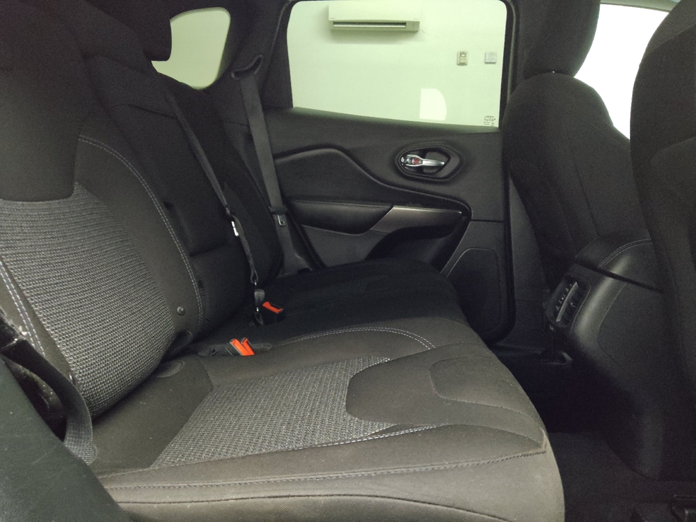 2019 Jeep Cherokee Latitude - Photo 15