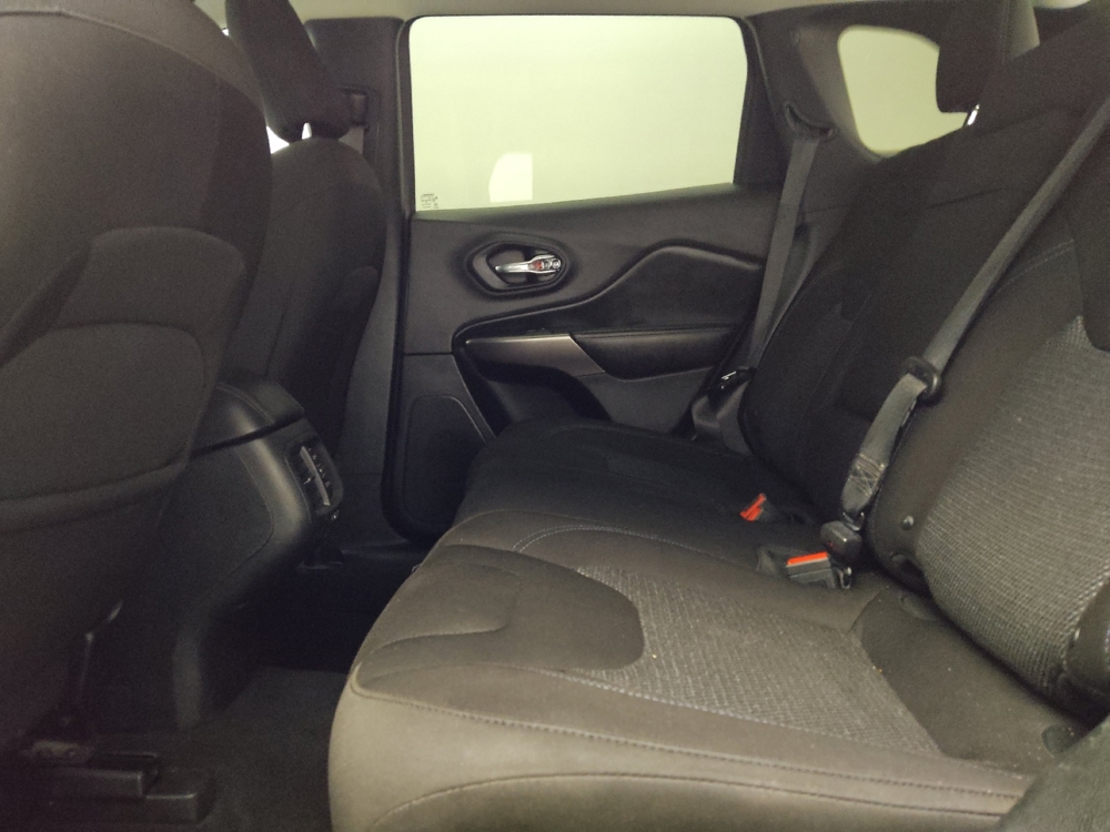 2019 Jeep Cherokee Latitude - Photo 14