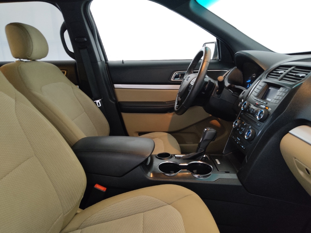 2017 Ford Explorer XLT - Photo 16