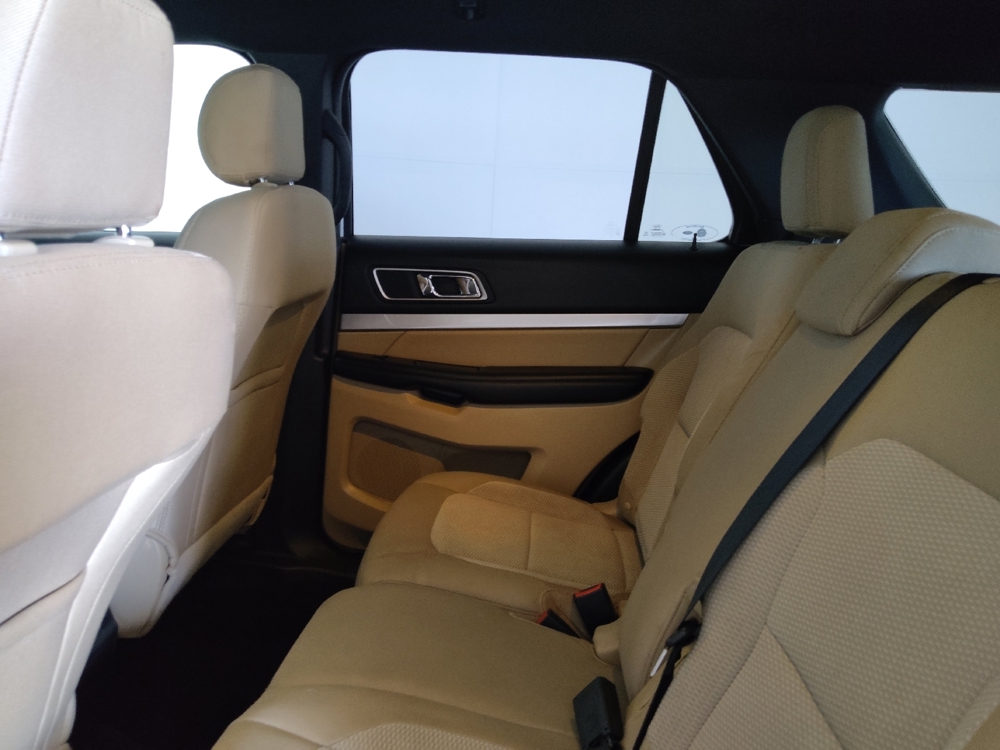 2017 Ford Explorer XLT - Photo 14