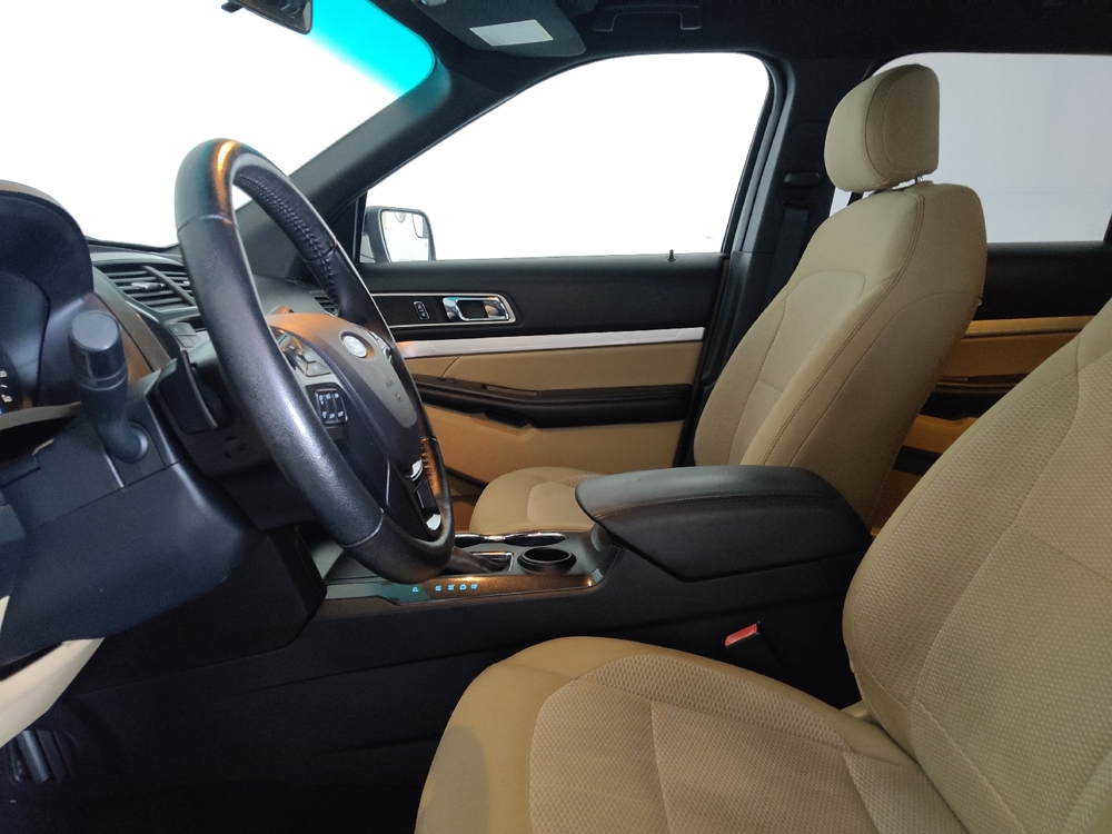 2017 Ford Explorer XLT - Photo 13