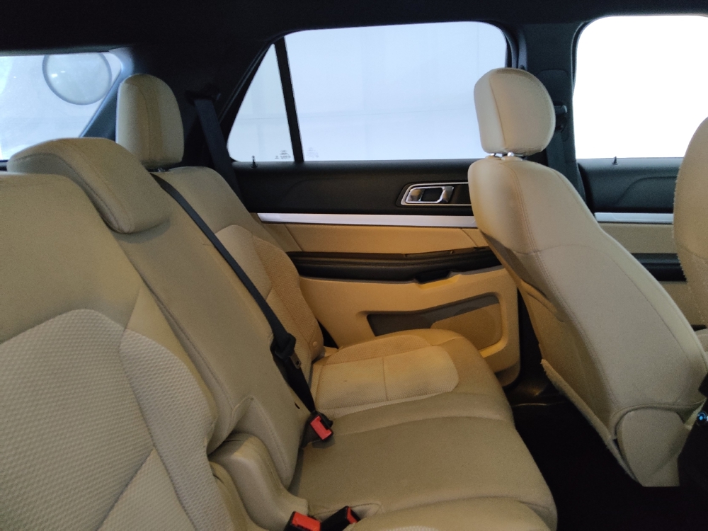 2017 Ford Explorer XLT - Photo 15
