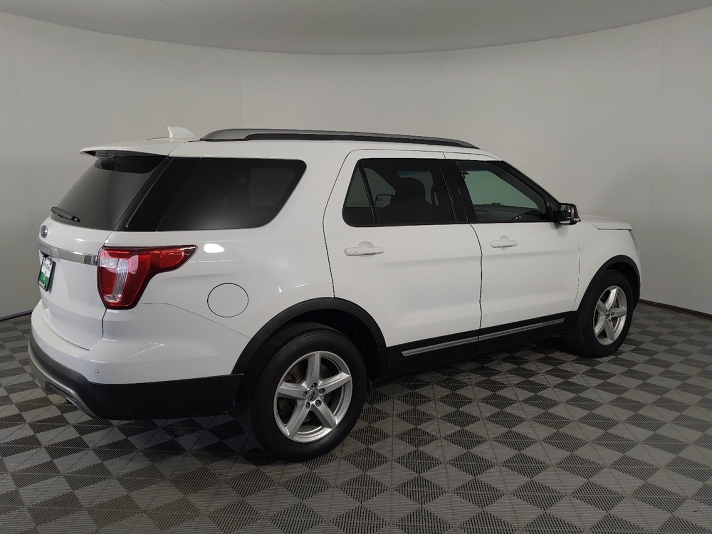 2017 Ford Explorer XLT - Photo 8