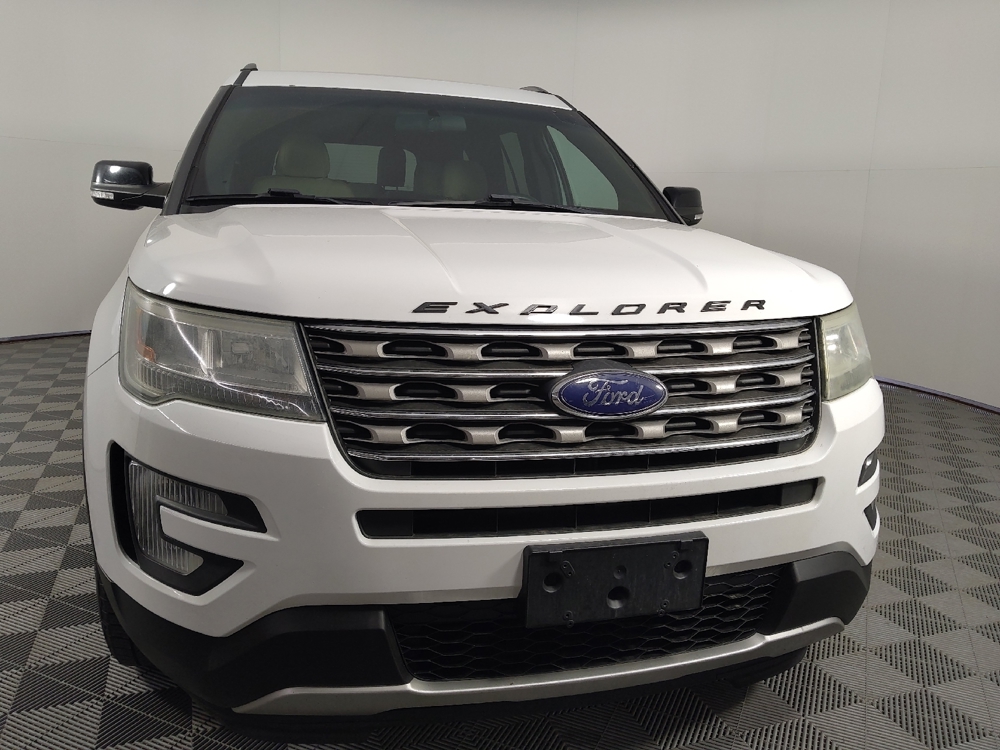 2017 Ford Explorer XLT - Photo 11
