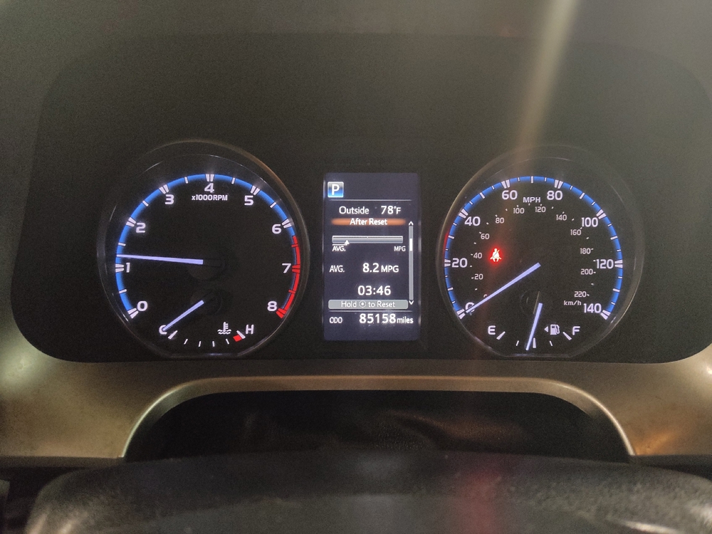 2018 Toyota RAV4 LE - Photo 18