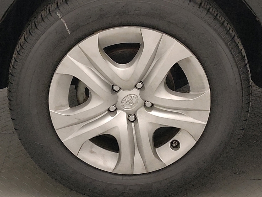 2018 Toyota RAV4 LE - Photo 24