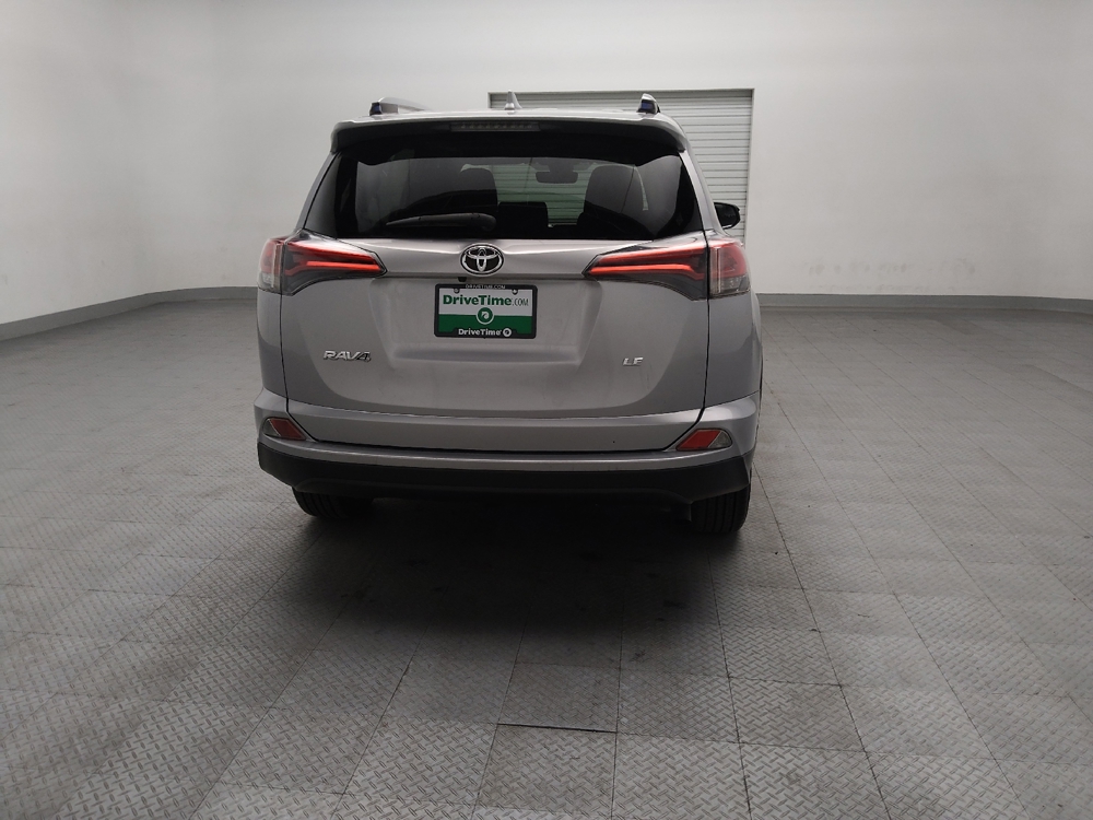 2018 Toyota RAV4 LE - Photo 6