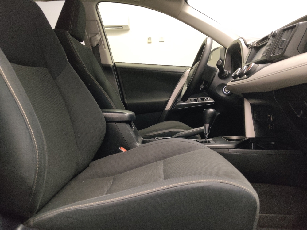 2018 Toyota RAV4 LE - Photo 16